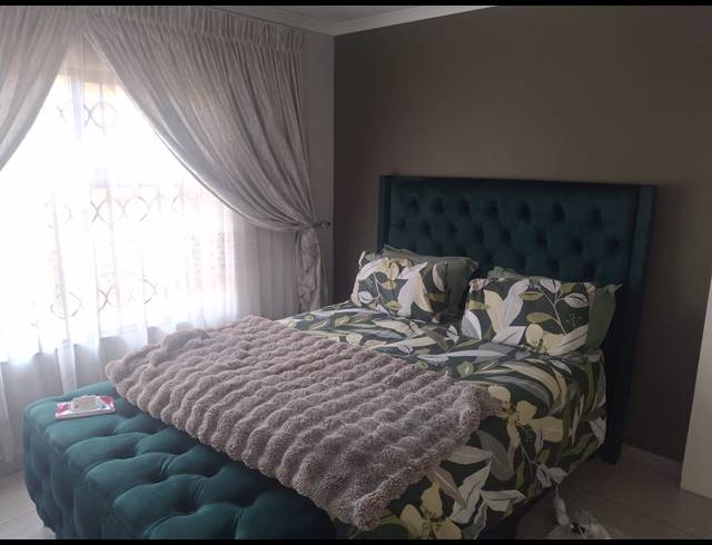 2 BEDROOM FREEHOLD FOR SALE IN DAWN PARK